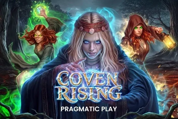 Tre hekser med glødende hender og en blå magisk kule i en mørk skog, med tittelen Coven Rising (Pragmatic Play) nederst.