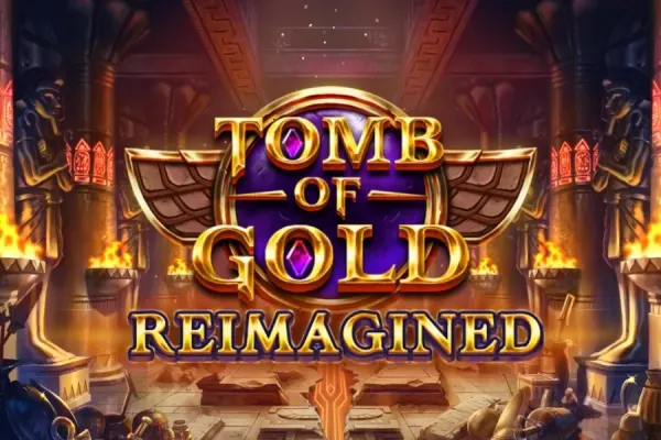 Logoen til Tomb of Gold Reimagined (Play'n GO) med gullvinger og lilla edelsten i en egyptisk tempelsal med statuer og fakler.