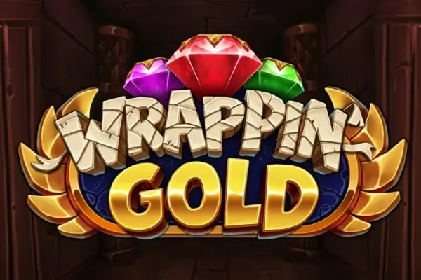 Lilla, rød og grønn edelstein over en tittel i stein og gull i en mørk gang på coveret til Wrappin' Gold (Play'n GO).